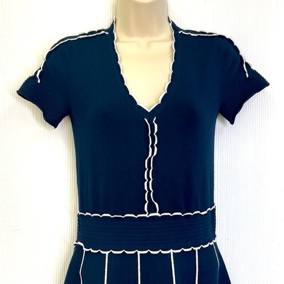 Draper James - Navy Fit & Flare With Scalloped Detail Pleated MIDI Dress Size XS - Picture 3 of 12